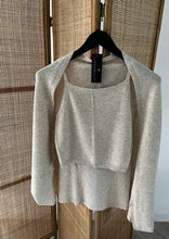 Lade das Bild in den Galerie-Viewer, cashmere set beige  top und Jacke 
