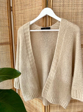 Lade das Bild in den Galerie-Viewer, Strickjacke beige
