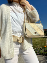 Lade das Bild in den Galerie-Viewer, Strickjacke STOCKHOLM creme
