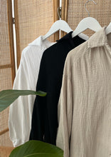 Lade das Bild in den Galerie-Viewer, Musselin Bluse schwarz, beige, weiß
