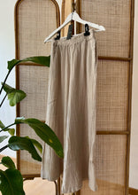 Lade das Bild in den Galerie-Viewer, Beige weite Leinenhose
