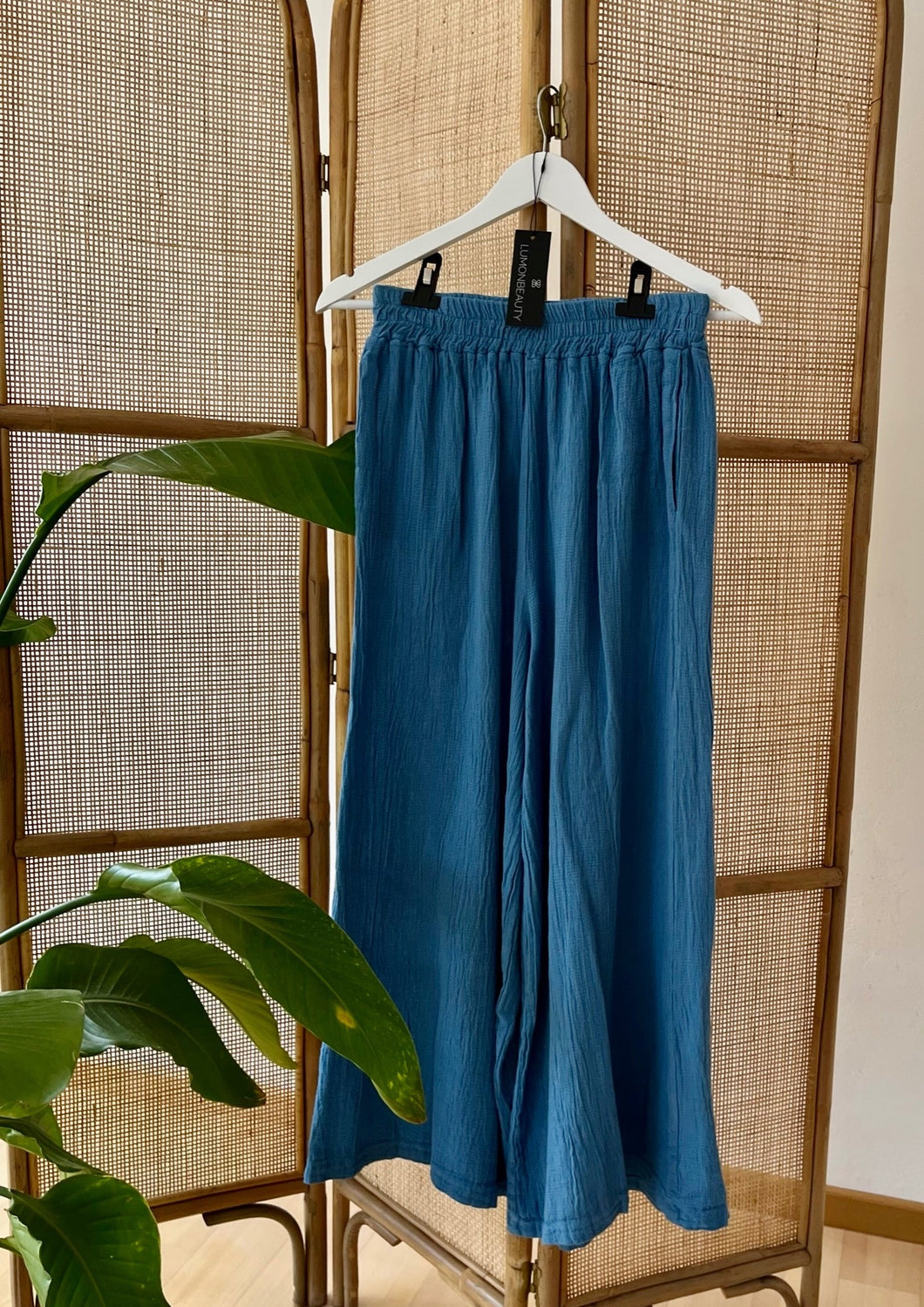 Locker sitzende Leinenhose in blau