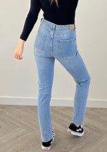 Lade das Bild in den Galerie-Viewer, high waist Jeans
